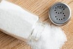 Соль, как и сахар, принято считать вредным продуктом