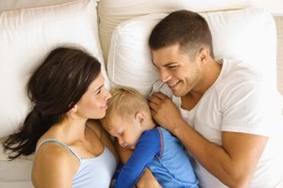 Совместный сон ребенка с родителями: ЗА и ПРОТИВ