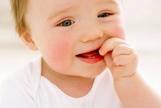 Что делать если у ребенка режутся зубки? Симптомы.